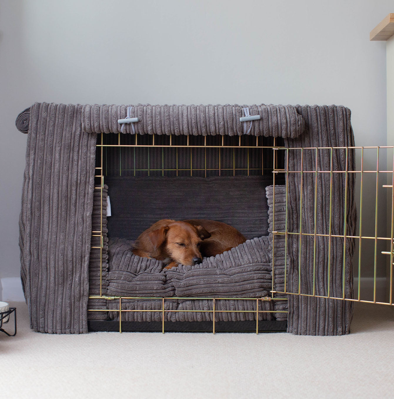 Dog Crate Set in Dark Grey Essentials Plush by Lords & Labradors